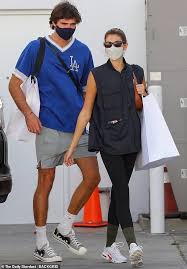 Jacob elordi was born on june 26, 1997, in brisbane, australia. Kaia Gerber Und Der Schone Jacob Elordi Geniessen Einen Einkaufsbummel Nach Celine Am Rodeo Drive Aktuelle Boulevard Nachrichten Und Fotogalerien Zu Stars Sternchen