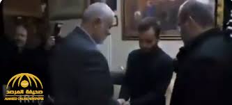 قال الداعية الإماراتي وسيم يوسف، إن حماس تطلق صواريخ بين مساكن ومنازل الناس، وحينما يأتي الرد تتباكى حماس وتصرخ أين العرب أين المسلمون؟. Ø¨Ø§Ù„ÙÙŠØ¯ÙŠÙˆ ÙˆØ³ÙŠÙ… ÙŠÙˆØ³Ù ÙŠÙ†Ø´Ø± ÙÙŠØ¯ÙŠÙˆ Ø¬Ø¯ÙŠØ¯ Ù„Ù€ Ù‡Ù†ÙŠØ© Ø¯Ø§Ø®Ù„ Ù…Ù†Ø²Ù„ Ø³Ù„ÛŒÙ…Ø§Ù†ÛŒ ÙˆÙŠØ¹Ù„Ù‚ Ù…Ø§ ÙØ¹Ù„ Ø°Ù„Ùƒ Ø¥Ù„Ø§ Ø§Ø¨ØªØ²Ø§Ø² Ø§ Ù„Ù„Ø¹Ø±Ø¨ Ø¨Ø¹Ø¯Ù…Ø§ ÙˆØ±Ø· ØºØ²Ø© ØµØ­ÙŠÙØ© Ø§Ù„Ù…Ø±ØµØ¯