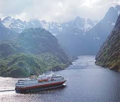 Si estás buscando un crucero para tus próximas vacaciones, sabrás que hay distintas formas de contratar tu viaje. Vacaciones De Lujo Recorriendo Los Fiordos De Noruega En Barco