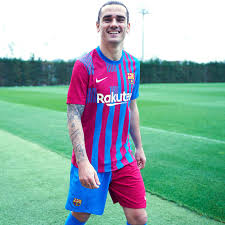 Футбольная форма и атрибутика фк барселона. Novaya Domashnyaya Forma Barselony 21 22 Footykits Ru