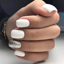 Ventajas de las uñas de gel blancas. Unas De Gel Blancas Y Plateadas Elegantes Unas Acrilicas