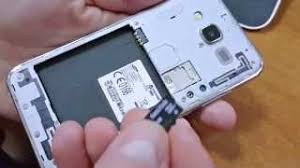 Cara pasang kartu memori samsung j5. Galaxy J5 How To Insert Micro Sd Card Youtube