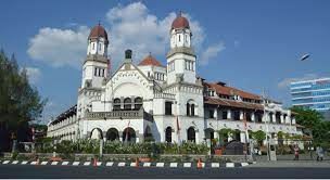 Dengan arsitektur khas eropa terihat bersih dan tertata dengan rapi. Heritage Kereta Api Indonesia