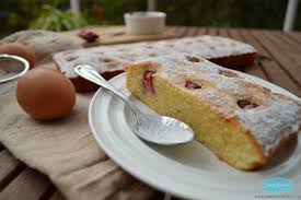 White Chocolate Rhubarb Financier Financier Au Chocolat Blanc Et Rhubarbe Snack Cake Rhubarb Recipes Yummy Food Dessert