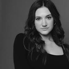 Elisa Clayton's Instagram, Twitter & Facebook