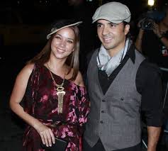 Adamari lópez y luis fonsi anunciaron su divorcio en 2009 después de tres años de matrimonio en medio de una polémica, por lo que podría parecer que su reconciliación era inconcebible. Luis Fonsi Y Adamari Lopez Unidos Por Una Terrible Perdida