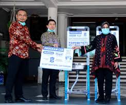 Kitchen sink cucian piring dengan sayap royal sb 35 stainless steel. Rucika Dukung Pembangunan Wastafel Portabel Di Kota Surabaya Kanalsatu Com