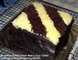 Berbeda dengan brownies panggang, brownies yang dikukus ini cenderung punya tekstur lembut dan lebih lumer di dalamnya. Resep Brownies Panggang Toping Keju