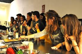 Ascienda a emocionantes elevaciones sobre la miríada medieval de toledo o segovia en un viaje en globo desde madrid. Catering Barcelona Espacio Gastronomico Casanovas Salas Privadas Talleres De Gastronomia Y Show Cooking En Barcelona