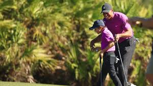 Yıldız golfçünün vücudunda ciddi kırıklar olduğu belirtilirken son durumuyla ilgili resmi açıklama yapıldı. Watch Charlie Woods Smash A 5 Wood And Make An Eagle As Tiger Woods Looks On