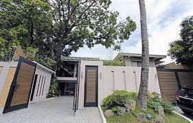 A Complete Renovation Turns The Gutierrez Family Home Into A Modern Contemporary Haven Gate Designs Modern Modern Gate Gate Design