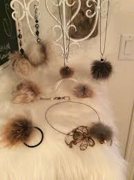 Ponpon Porte Cle Et Collier Fourrure Creation Nathalie Noel Beaded Jewelry Diy Fur Charm Fur Accessories