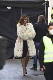 Fanii care o urmaresc pe instagram au remarcat asemanarea cu sophia loren. Madalina Ghenea As Sophia Loren In House Of Gucci Movie In Rome 03 22 2021 Celebmafia
