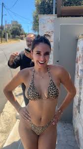 Camilla Araujo على X: Taxi driver is my new bestie 🇬🇷🩷  t.coCZ3WERnldW  X