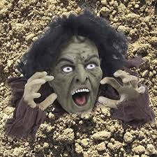 Jagen Sie Ihren Gasten Mit Diesem Aus Der Erde Schauenden Zombiegesicht Einen Gehorigen Schrecken Ein Halloween Deko Kaufen Halloween Gartendeko Halloweendeko
