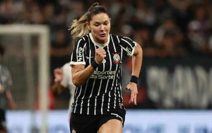 Com uma a menos, Corinthians vence o Bahia e vai &agrave; final do Brasileiro feminino
