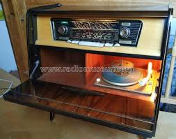 With the brand schaub lorenz, we, schaub lorenz international gmbh, offer a complete concept in brown and white goods, suitable for a variety of countries and markets. Balalaika Stereo 59 24750 Radio Schaub Und Schaub Lorenz Bu