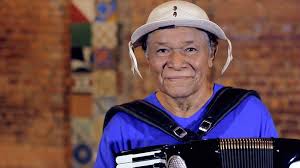 Encontre as últimas faixas, álbuns e imagens de dominguinhos. Dominguinhos Maior Sanfoneiro Do Brasil O Milagre De Santa Luzia Tv Brasil Cultura