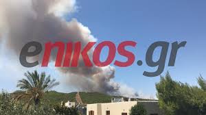 Προληπτικά εκκενώνονται τρεις οικισμοί στο λαύριο λόγω της φωτιάς που έχει ξεσπάσει στην περιοχή. Eikones Apo Th Megalh Fwtia Sto Layrio Ekkenw8hkan Oikismoi Kataskhnwsh Kai Kataylismos Prosfygwn Fwto Binteo Anagnwsth