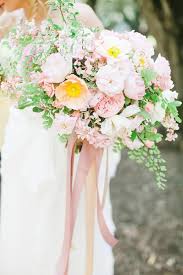 Sally pinera to prevent your bouquet's white ribbon from blending in with your wedding dress, make like city flowers and keep the strands lengthy so they flow away from your garment. Wedding Wednesday On Trend Bridal Bouquets With Trailing Ribbons
