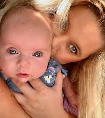 I need prayers around weight loss and eating right. It's a big problem area  for me and I need help. Thanks.