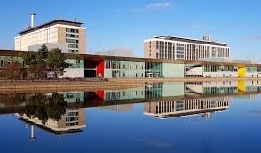 Hij investeerde stevig in nieuwe verblijven voor leeuwen, tijgers, ijsberen en olifanten, overdekte speeltuinen en een nieuw restaurant. Setejxifrmgifm