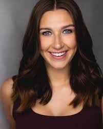 Holly Robertson's Instagram, Twitter & Facebook