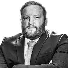 Eric Carper's Instagram, Twitter & Facebook