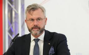 He is married to verena elfriede maria malus. Osterreich Hat Zu Wenig Impfstoffe Keine Entspannung Fur Sommer In Sicht Freiheitliche Partei Osterreichs
