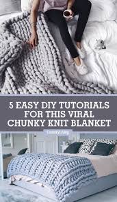Dies Ist Die Einfachste Anleitung Fur Diese Grob Gestrickte Decke Die Jeder Liebt Mach Es Selbst Diy Knit Blanket Blanket Diy Arm Knitting Blanket