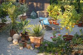 Schoner Garten Ohne Giessen Mediterraner Garten Mediteraner Garten Garten Bepflanzen