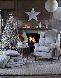 Bored With The Traditional Red Green Christmas Decorations Are In Search For A F White Christmas Tree Decorations Christmas Living Rooms Winter Living Room