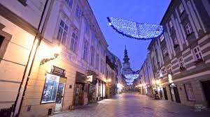 Bonjour, j´ai trouvé la ville bludenz au vorarlberg (ouest de l´autriche) ou se situe la compagnie. Decoration Vieille Ville Bratislava Slovaquie Vienne Europe Autriche Republique Tcheque Slovaquie Siege Hublot