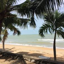 Berikut merupakan senarai tempat penginapan chalet hotel homestay pengkalan balak beserta resort, rumah rehat (guest house) menarik. Damar Suria Resort Pantai Telok Gong Masjid Tanah Melaka Lot 1948 Jalan Persiaran Pantai Teluk Gong