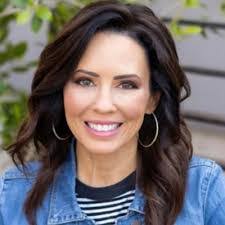 Lori Tyler's Instagram, Twitter & Facebook