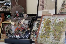 Wayang adalah seni pertunjukkan asli indonesia yang berkembang pesat di pulau jawa. Goresan Unik Dari Seni Lukis Wayang Kaca Koran Buleleng