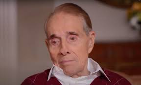 Former republican senator bob dole attends a memorial day ceremony at arlington. Hrw2u003dzloqm