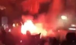 Eine teststation wird abgebrannt, es gibt steinwürfe auf ein krankenhaus. Eu News Riots Erupt In Netherlands As Protesters Clash With Police Fire Breaks Out World News Express Co Uk