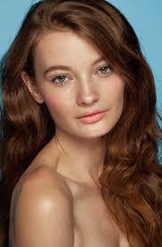 Stephanie Pond's Instagram, Twitter & Facebook