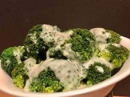 Das brokkoli gemüse als beilage zu fleisch oder fisch servieren. Broccoli In Heller Sosse Zu Faul Zum Kochen