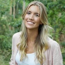 Diana Holley's Instagram, Twitter & Facebook