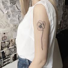 Quel Tatouage Fleur Est Fait Pour Vous 100 Inspirations Qui Vous Feront Sauter Le Pas Tatouage Fleur Tatouage Violet Coquelicot Tatouage