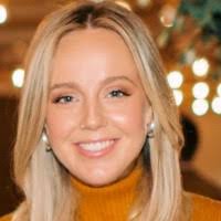 Meredith Gilmore's Instagram, Twitter & Facebook