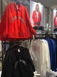 Shop the newest styles and trends on kmart.com. Kc On Twitter The Man Of The Hour Has Arrived Lil Wayne At The Young Money X Neiman Marcus Launch Party Youngmoneymerch Allstarweekend Https T Co Ogqcplyhd0