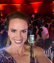 Looking for a 2nd Guitarist who can play some leads and some rhythm for an  Americana/Roots/Western band. No pro's, because we can't afford to pay you  out of pocket. We're looking for