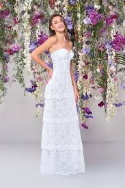 2016 di abiti da sposa economici online, vestiti da sposa stupendi con tantissimi ricami e decorazioni e tutti realizzati su misura. Abiti Da Sposa Atelier Eme Per Rito Civile Spazio All Originalita