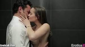 Sexo apasionado en el baño - XVIDEOS.COM