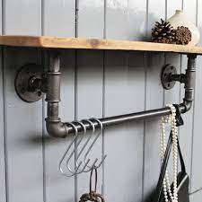Shabby chic vintage und industrial style einfach selber machen. Diy Industrial Regal Design Style Selber Machen Flur Halterungen Holzbrett Haken Einzelteil Ta Industrial Shelf Diy Industrial Shelving Rustic Bathroom Shelves