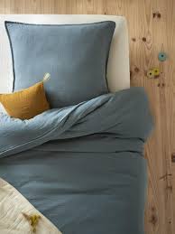 The most common housse de couette material is cotton. Housse De Couette Gaze De Coton Gaufree Vert Maison Vetement Et Deco Cyrillus