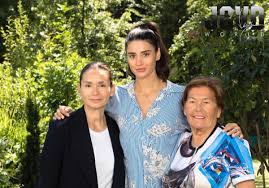 Click inside to watch the original photos: Jean Claude Van Damme On Twitter My Wife My Daughter And My Mama Three Strong Beautiful And Independent Women Every Day Should Be International Women S Day Jcvd Internationalwomensday Womensday2018 Https T Co Neuechfcjo